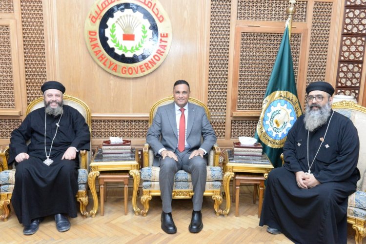 محافظ الدقهلية يستقبل ممثلين عن أسقف ميت غمر ودقادوس للتهنئة بالعام الجديد