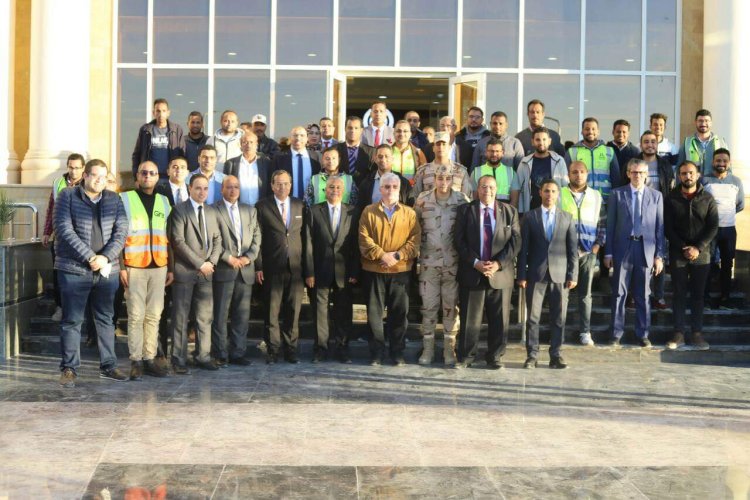 وزير التعليم العالى يتفقد المنشآت الجديدة بجامعتى  جنوب الوادي الحكومية والأهلية