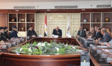 محافظ بني سويف يناقش اشتراطات الحماية المدنية لتأمين الكنائس