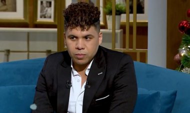 عمر كمال: والدتي قالت لي «روح وخلي الغنا يصرف عليك» (فيديو)