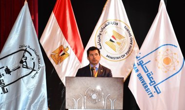 صبحي: يستعرض استراتيجية الوزارة لتمكين الشباب في العديد من المجالات