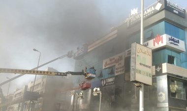 5 مصابين بالاختناق.. نشوب حريق بمول تجاري شهير في التجمع الخامس