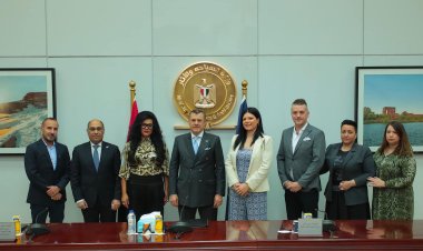 وزير السياحة والآثار يستقبل وفدًا من ممثلي كبرى وسائل الإعلام بصربيا