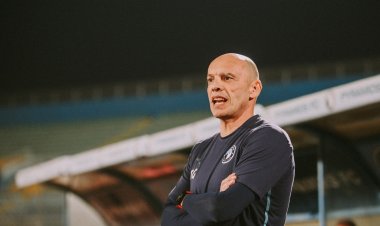 عقب الخسارة من الأهلي.. إقالة تاكيس جونياس من تدريب بيراميدز 