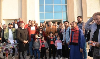 محافظ أسيوط يسلم 61 وحدة صناعية كاملة التجهيزات لعدد 54 مستثمر