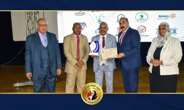 محافظ أسوان يكرم أمين مساعد حزب حماة الوطن