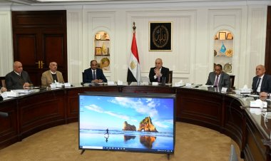 وزير الإسكان يتابع سير العمل بمرافق مياه الشرب والصرف الصحي