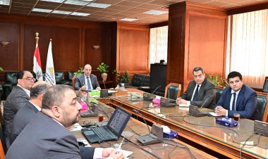 وزير الري يبحث خطة استراتيجية لإحلال وتجديد المنشآت المائية وصيانة القناطر المختلفة