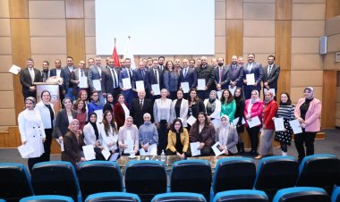 وزيرة البيئة تكرم فريق عمل مؤتمر المناخ تقديرًا لدورهم