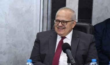 رئيس جامعة القاهرة يتلقى تقرير حصاد الإصلاحات الإدارية خلال 2022