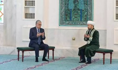 رئيس كازاخستان يزور مسجد حضرة السلطان في أستانا