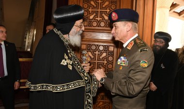 وزير الدفاع يهنئ البابا تواضروس الثانى بمناسبة عيد الميلاد المجيد