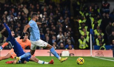 محرز يقود السيتي للفوز على تشيلسي في قمة الدوري الإنجليزي