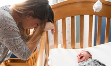 بشرى للأمهات.. جهاز جديد يستطيع معرفة سبب بكاء طفلك في 10 ثوانٍ فقط