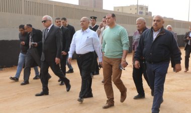 محافظ الجيزة يتفقد أعمال إصلاح كسور بماسورة مياه بالطالبية