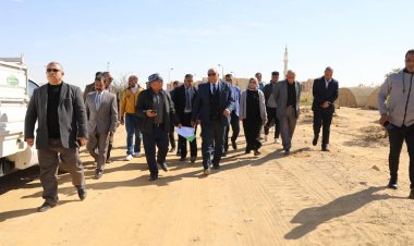 محافظ الوادي الجديد يتفقد مشروع استثمار زراعي بالخارجة