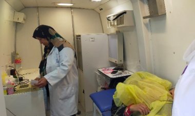 فحص وعلاج 1953 مريضًا خلال قافلة طبية في العاشر من رمضان