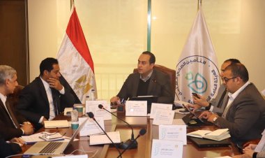 رئيس الرعاية الصحية يعقد اجتماعًا لمناقشة إطلاق نظام إدارة الموارد البشرية إلكترونيًا