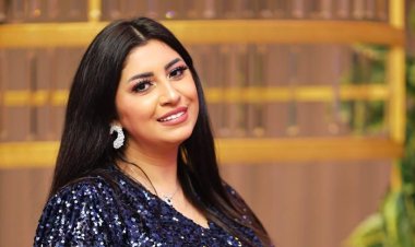 فيديو| إيمان عبد العزيز.. أول فنانة مصرية تنسج خيوط من الذهب على «كسوة الكعبة»