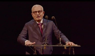 وزير التعليم يشهد العرض المسرحي «تقدر» بدار الأوبرا