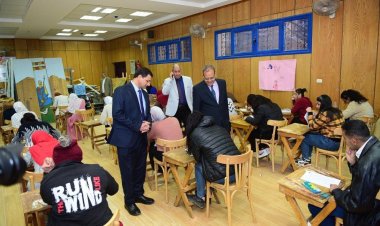 رئيس جامعة سوهاج يتابع سير امتحانات الفصل الدراسي الأول بكليتي التربية والحقوق