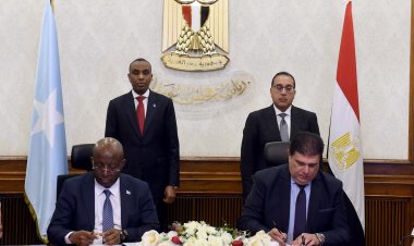 رئيسا وزراء مصر والصومال يشهدان توقيع مذكرة تفاهم للتعاون في المجال الإعلامي