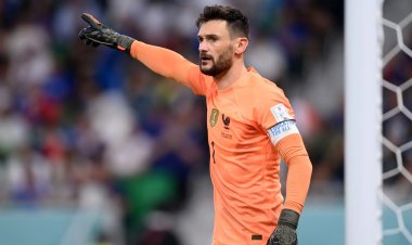 حارس منتخب فرنسا يعتزل اللعب الدولي