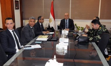 وزير الإسكان يتابع فصل وتجميع مياه الأمطار بالإسكندرية