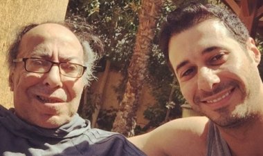 أحمد السعدني يهاجم خالد علي بسبب نشره شائعة وفاة والده «صلاح السعدني»