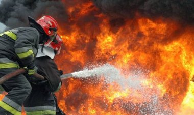 حريق هائل داخل محل كشرى فى عين شمس