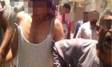 على طريقة «الاسطورة».. شخصين يُجبران  شابًا على ارتداء ملابس نسائية