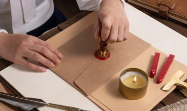 للعشاق وصناديق الاقتراع.. لـ الشمع الأحمر استخدامات أخرى