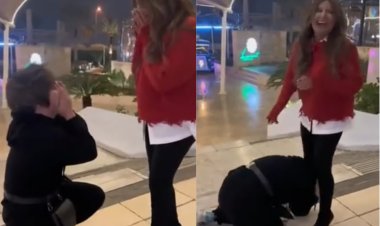 مقطع فيديو يثير الجدل.. بلوجر شهير يركع على ركبتيه ويقبل قدم شذى حسون من حبه لها