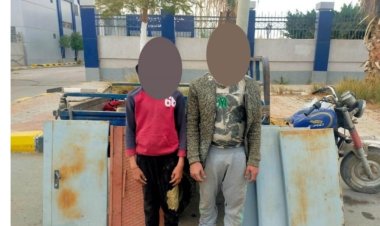 ضبط شخصين  لقيامهما بسرقة أبواب حديد كبائن التليفونات الأرضية