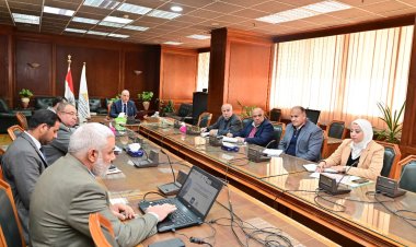 هانى سويلم وزير الموارد المائية والرى اجتماعاً لمتابعة موقف أعمال