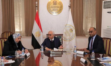 وزير التعليم يستعرض آليات تطوير المناهج للطلاب ذوي الإعاقة البصرية