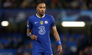 تقارير: أوباميانج يرغب في العودة لبرشلونة "بدون مقابل"