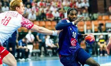 فرنسا تفوز على بولندا في مستهل مشوارهما بمونديال اليد