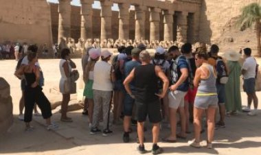 مساعدة سائح ضل الطريق حال سفره إلى الأقصر