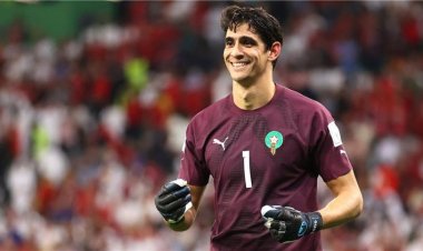 ياسين بونو ينافس على جائزة أفضل حارس في العالم 2022