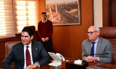 محافظ بورسعيد يستقبل قيادات حزب الشعب الجمهوري خلال زيارتهم للمحافظة