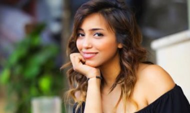 نغم صالح تطرح «عالم افتراضي» برعاية نصر محروس