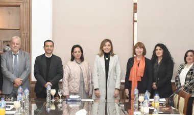 وزيرة الثقافة تلتقي مدير المجلس الثقافي البريطاني لبحث التعاون في حفظ التراث والاقتصاد الإبداعي