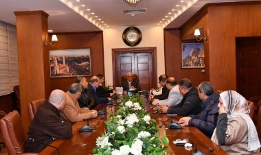 محافظ بورسعيد يوجه بالمتابعة الميدانية لمشروعات تطوير الطرق و الصرف الصحي