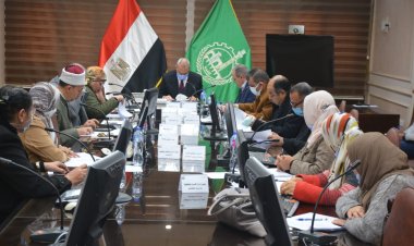 محافظ القليوبية يجتمع بلجنة إختيار الأم المثالية بالديوان العام