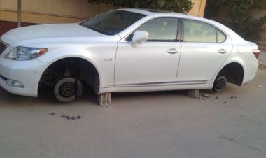 ضبط 3 أشخاص سرقوا إطار سيارة بمطروح 