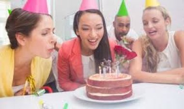 نداء في بريطانيا لمنع الموظفين من تناول الحلويات .. تعرف على السبب