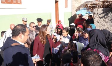 نائب محافظ الجيزة تزور المنازل المطورة بقرى العياط