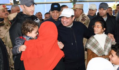 الرئيس السيسى يلتقى عددًا من أسر وأهالي الطلاب المستجدين بالأكاديمية العسكرية