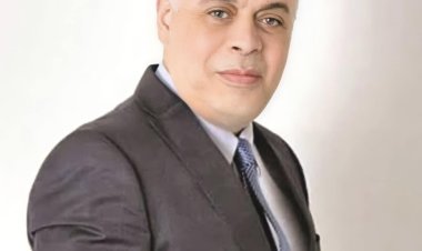 أشرف زكى لأبطال مسرحية الحفيد: «خلافاتكم خلوها داخلية ومتطلعش للصحافة»